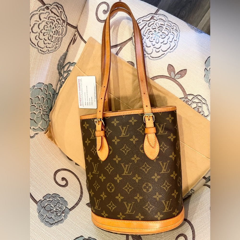 Louis Vuitton monogrammed PM bucket bag authentic, FULL LEATHER BAG